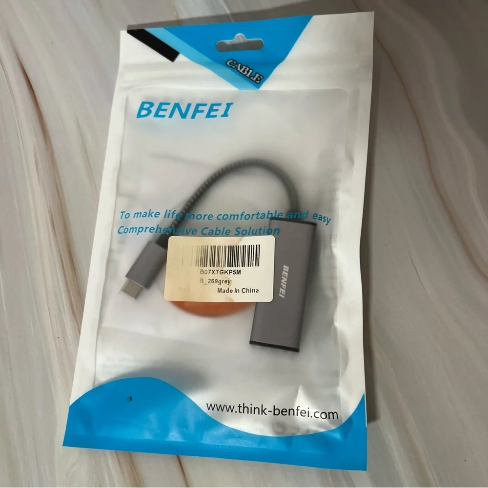 NWT USB to‎ HDMI Converter Cable